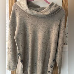 NWOT FORTUNE & IVY COWL NECK LIGHTWEIGHT SPECKLED SWEATER WITH BUTTON ACCENTS